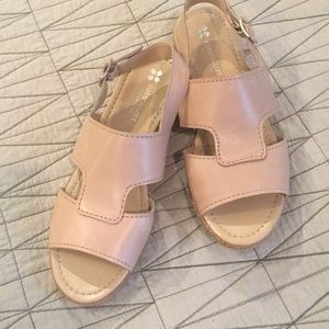 Naturalizer Sandals 9.5 WIDE